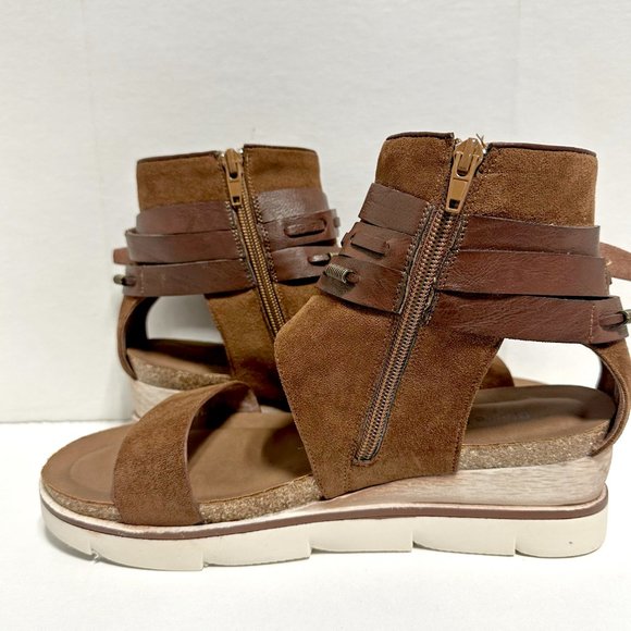 Pierre Dumas Size 8.5 Brown Sandals - Picture 5 of 9